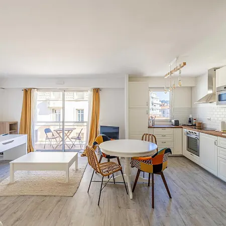 Exceptional Air-conditioned Flat In